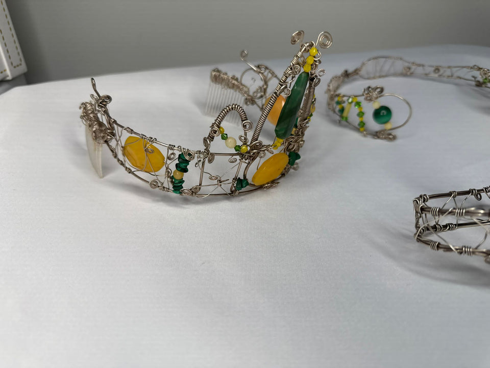 Crown, neck choker & bracelet - Sterling Silver - Yellow dyed Jade, Green African Jade, Green Aventurine & Swarovski